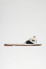 Load image into Gallery viewer, Sunday Feels Pearl Flat Sandals - Silver
